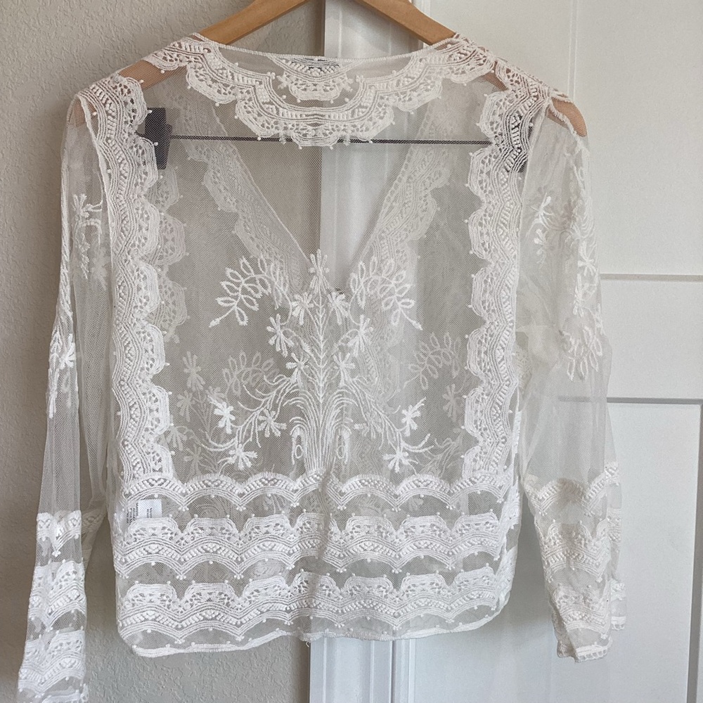 ❌Sold - White Lace Cropped Cardigan Top - Picture 5 of 8